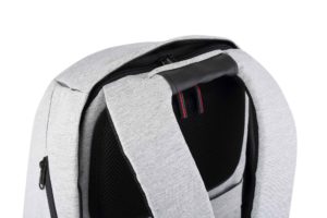 Ruigor Link 40 detail - protect laptop in backpack