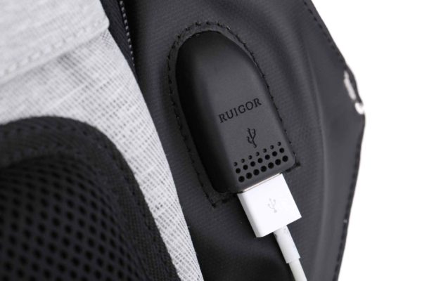 USB Anschluss am Rucksack