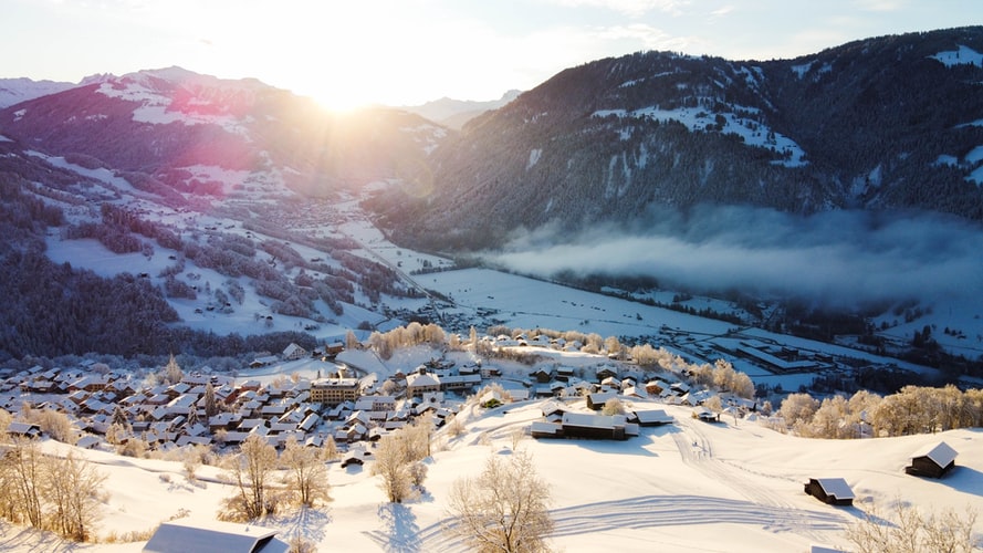 winter hikes in switzerland